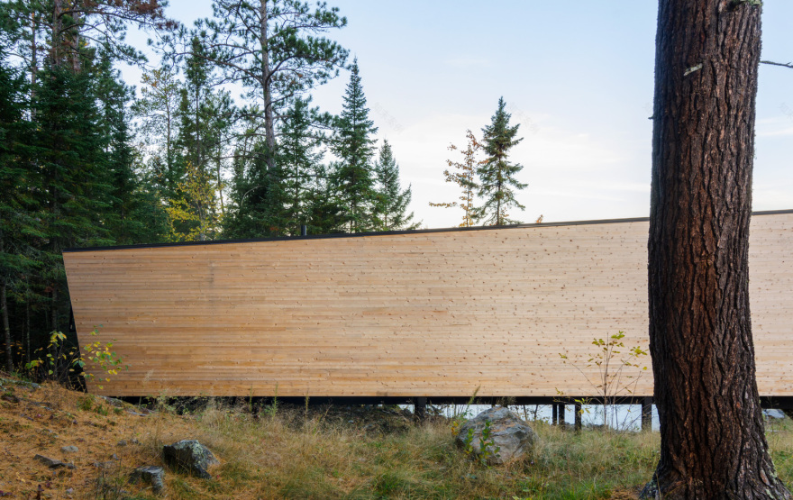 加拿大湖边“吻线”豪宅-25