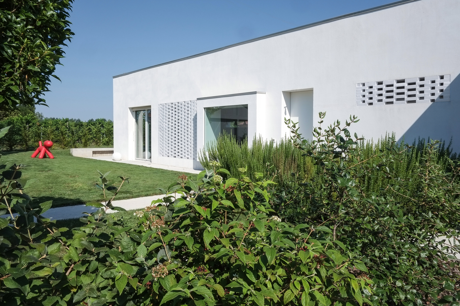 意式乡村里的现代扩建-17