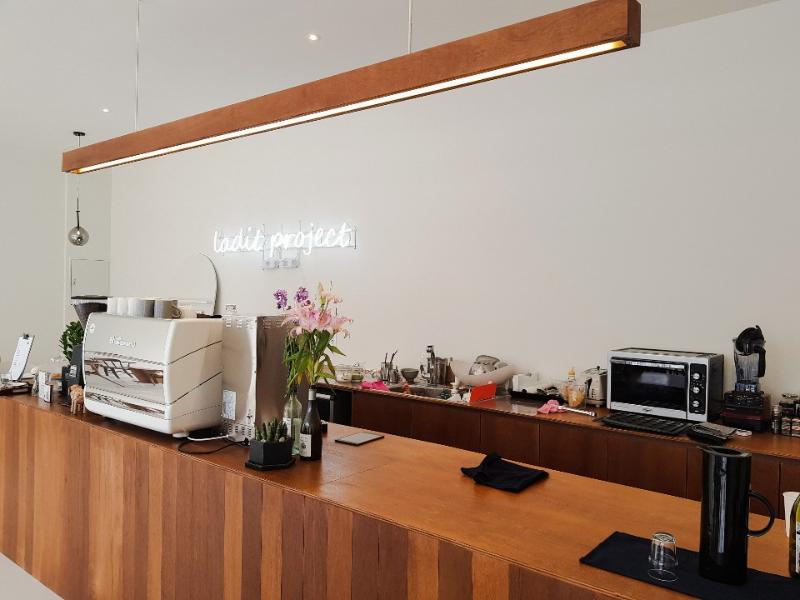 30 平简约咖啡馆，展现 White&Wood 魅力-7