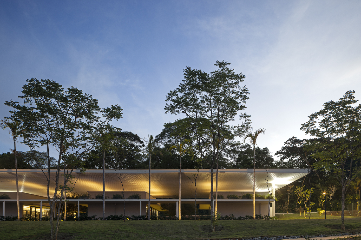 巴西健身中心丨卡波特·马孔德斯·隆戈·阿尔基多拉和都市生活-35