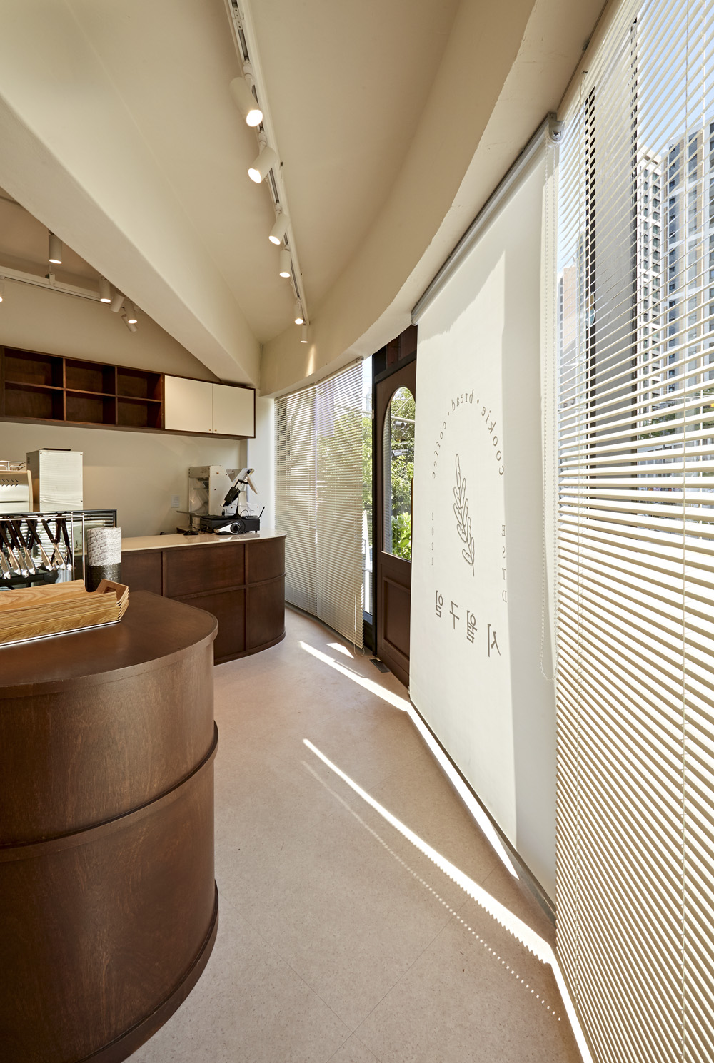 白色木纹的 15 平米贝克里公寓设计-10