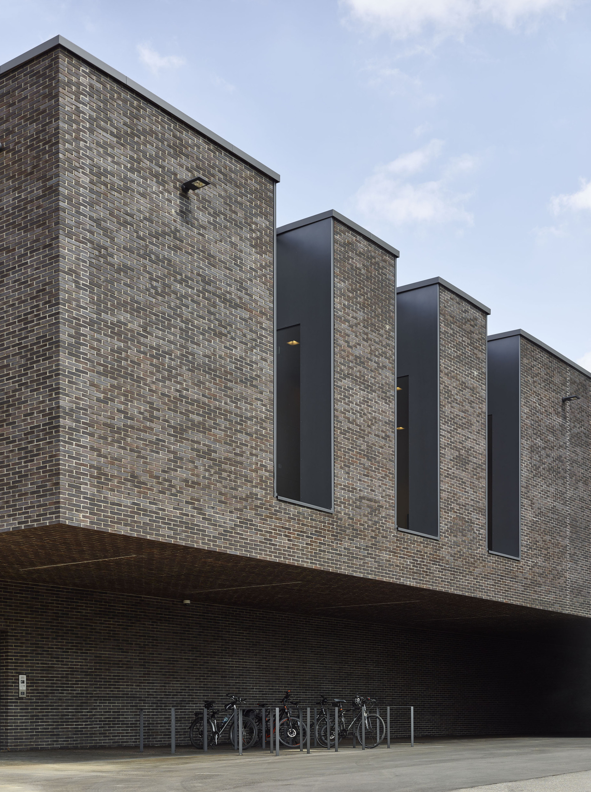 独立高效的安全中心-13