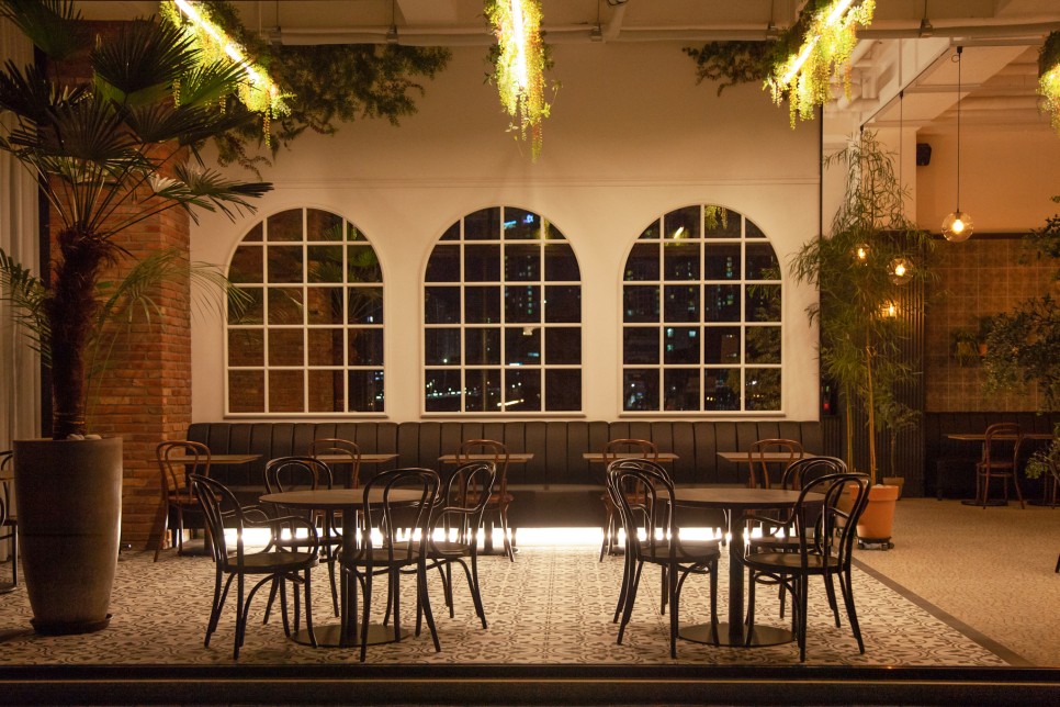 伦敦 45 平米小公寓，照明营造多元氛围-17