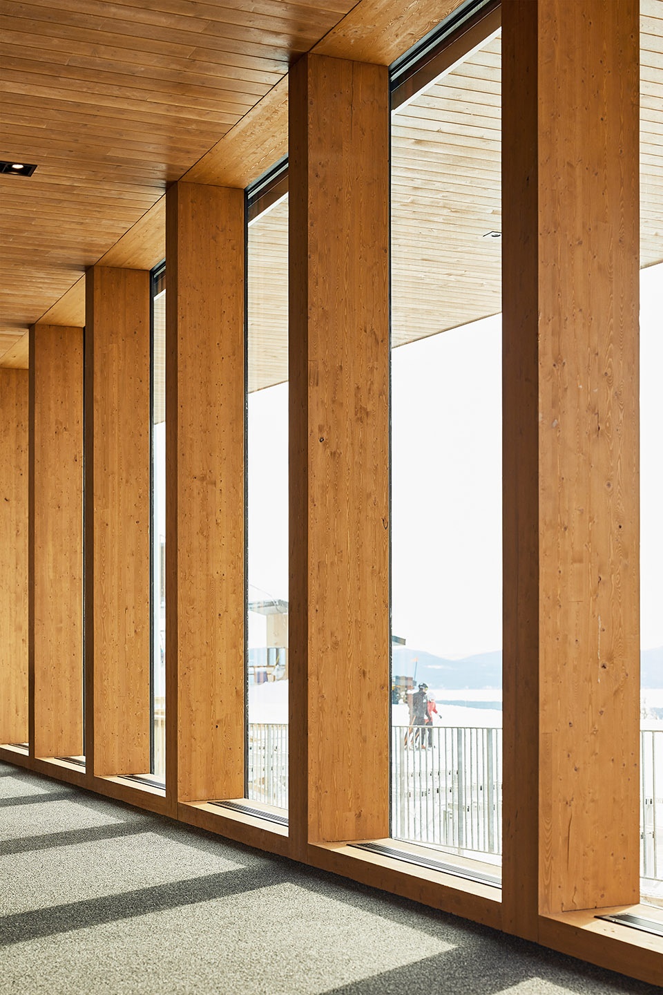 Bromont 山顶小屋 | 自然与人工的巧妙结合-43