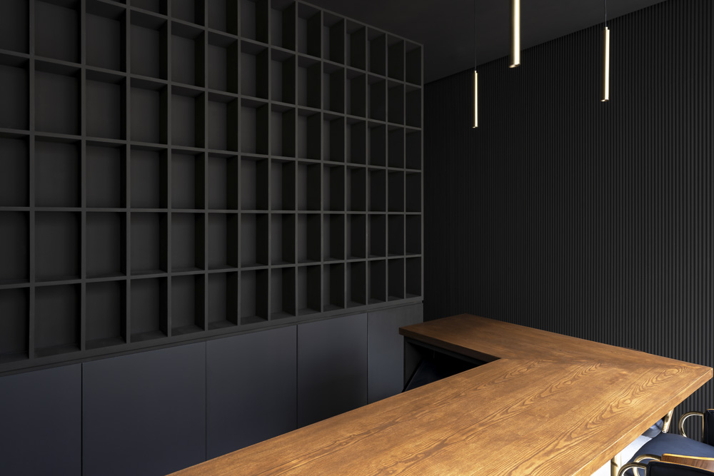 高级黑调，14 平室内设计惊艳之作-4