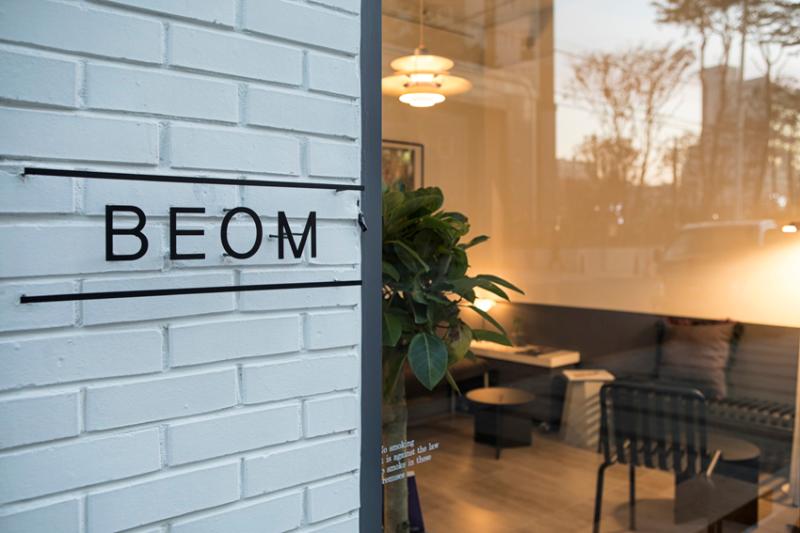 融合北欧风与复古的 12 坪咖啡厅设计-9