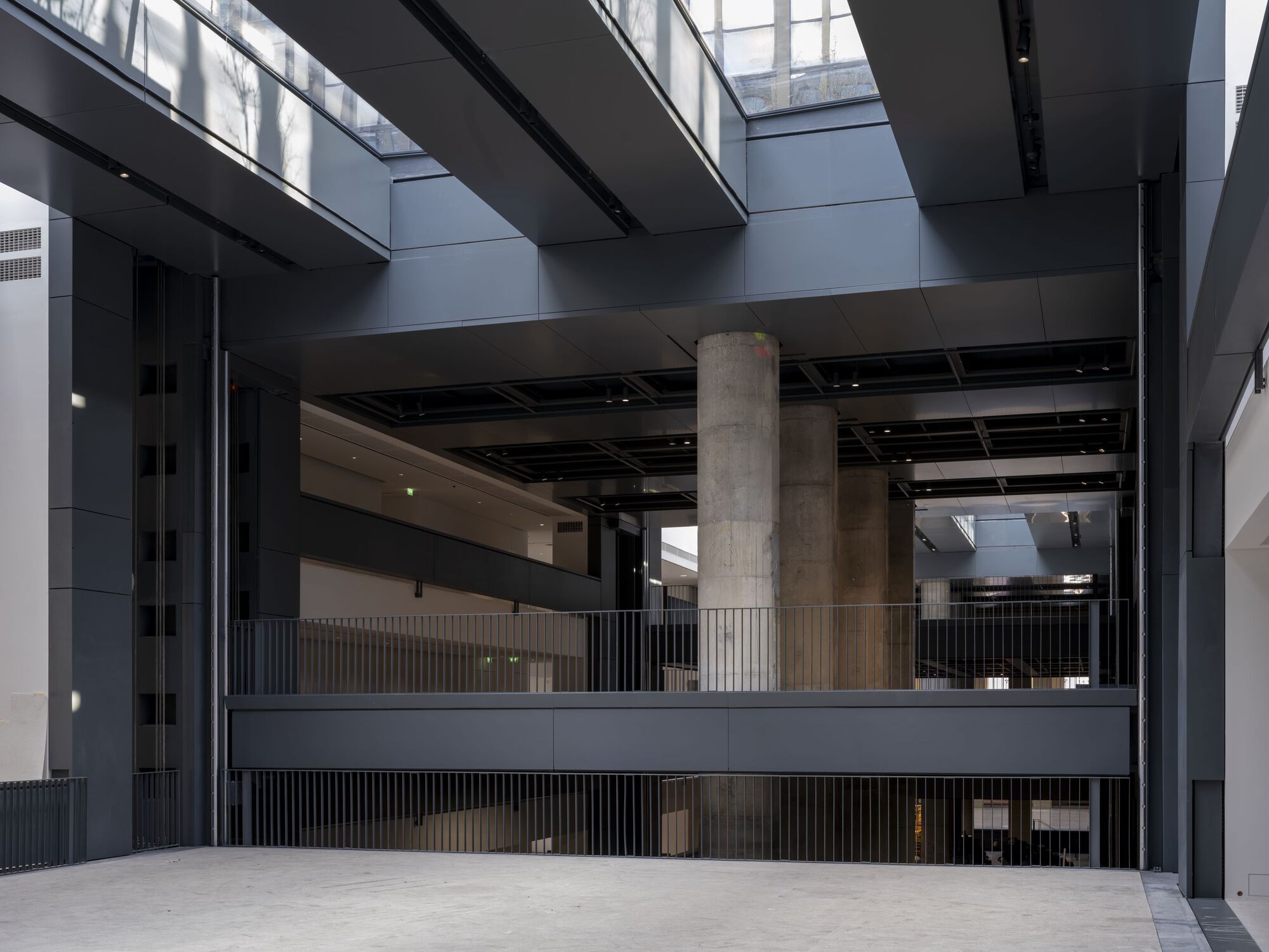 Paris Fondation Cartier for Contemporary Art / Ateliers Jean Nouvel-41