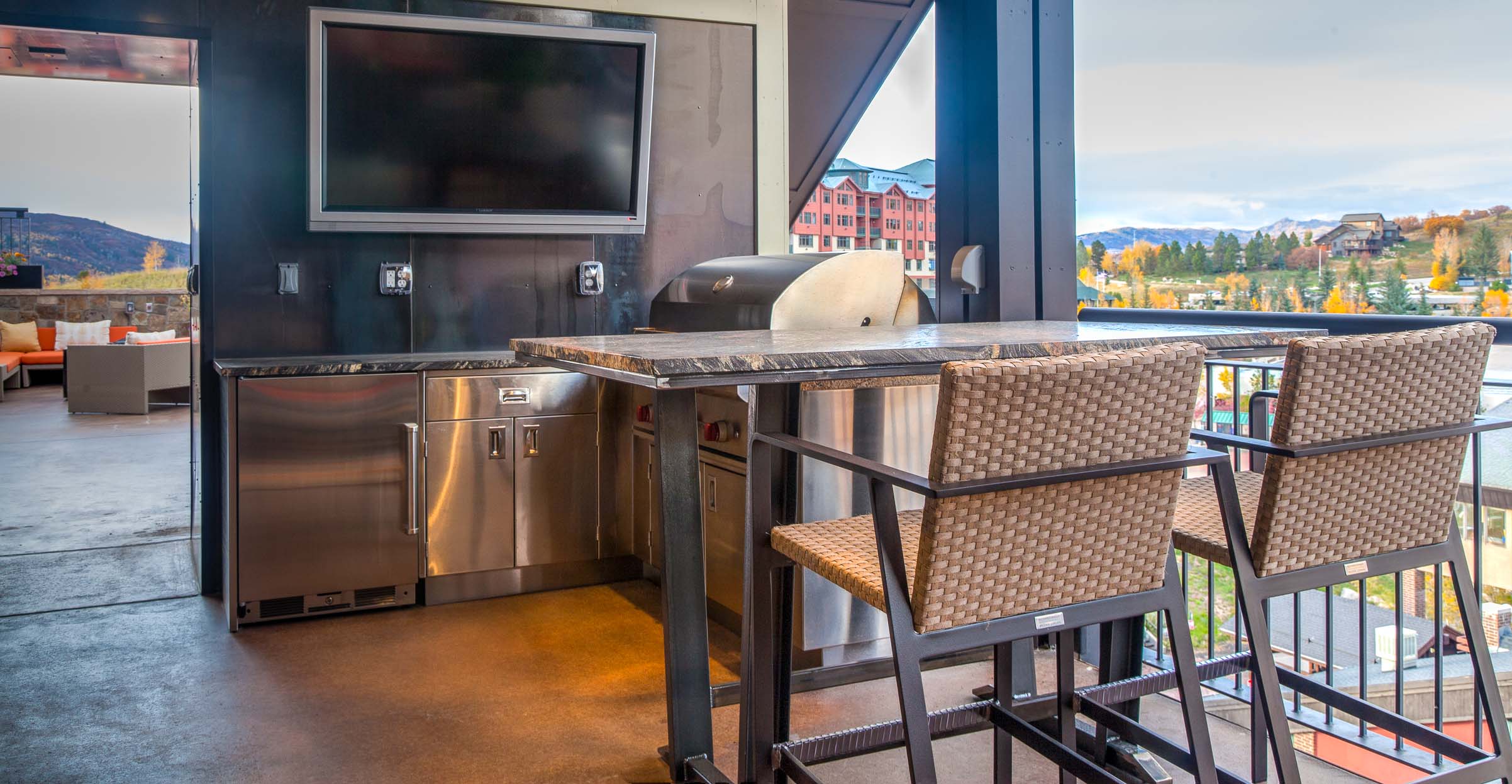 垂直艺术建筑打造四季皆宜的滑雪胜地顶层露台设计-24