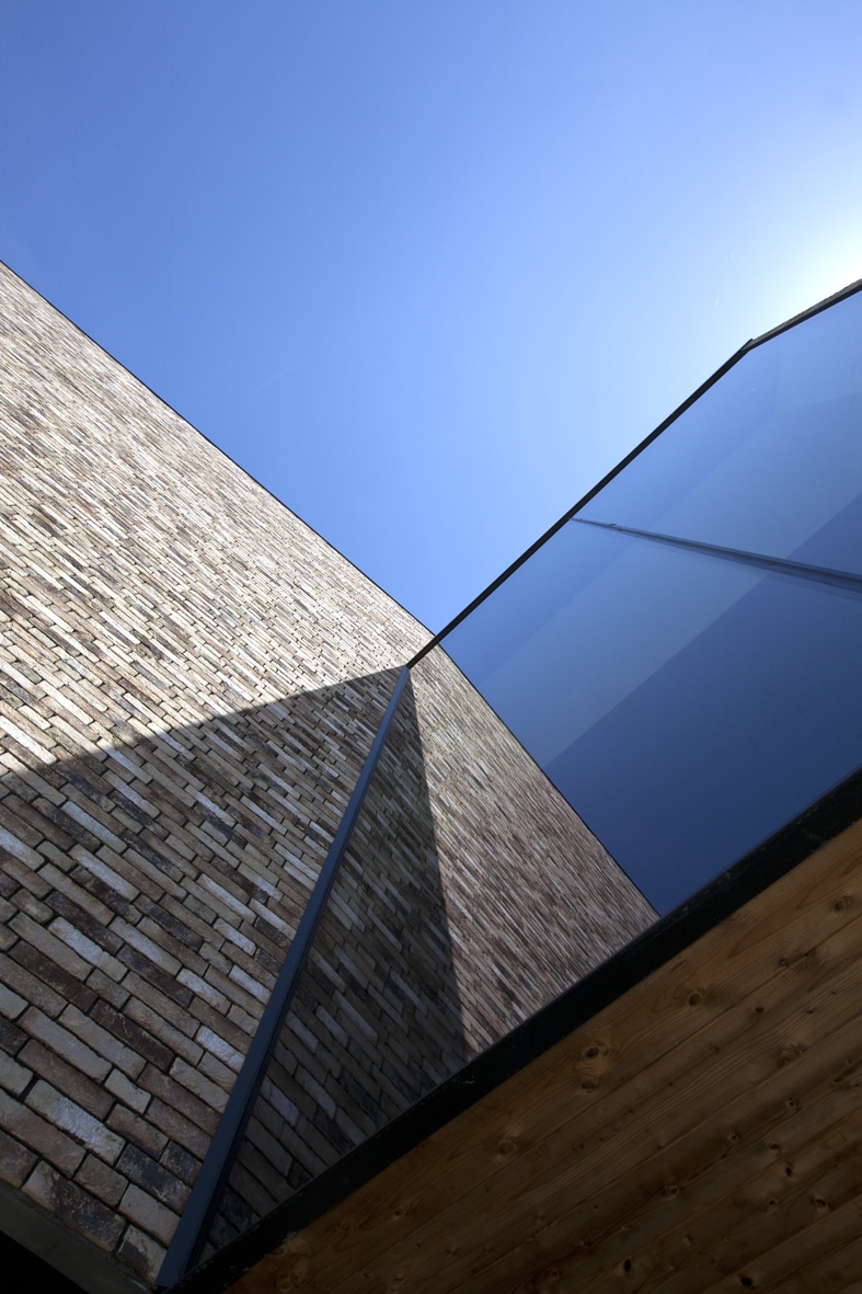 村庄场地

注：’t dorpveld是荷兰语，dorp有村庄的意思，veld指场地、旷野等，结合起来常见的理解是村庄场地 不过具体含义还需要结合上下文语境来确定 丨比利时-1