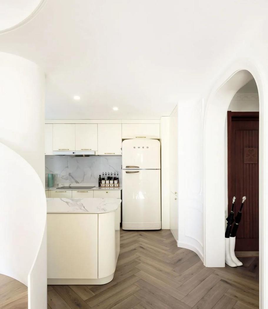 法式旋转楼梯公寓-26