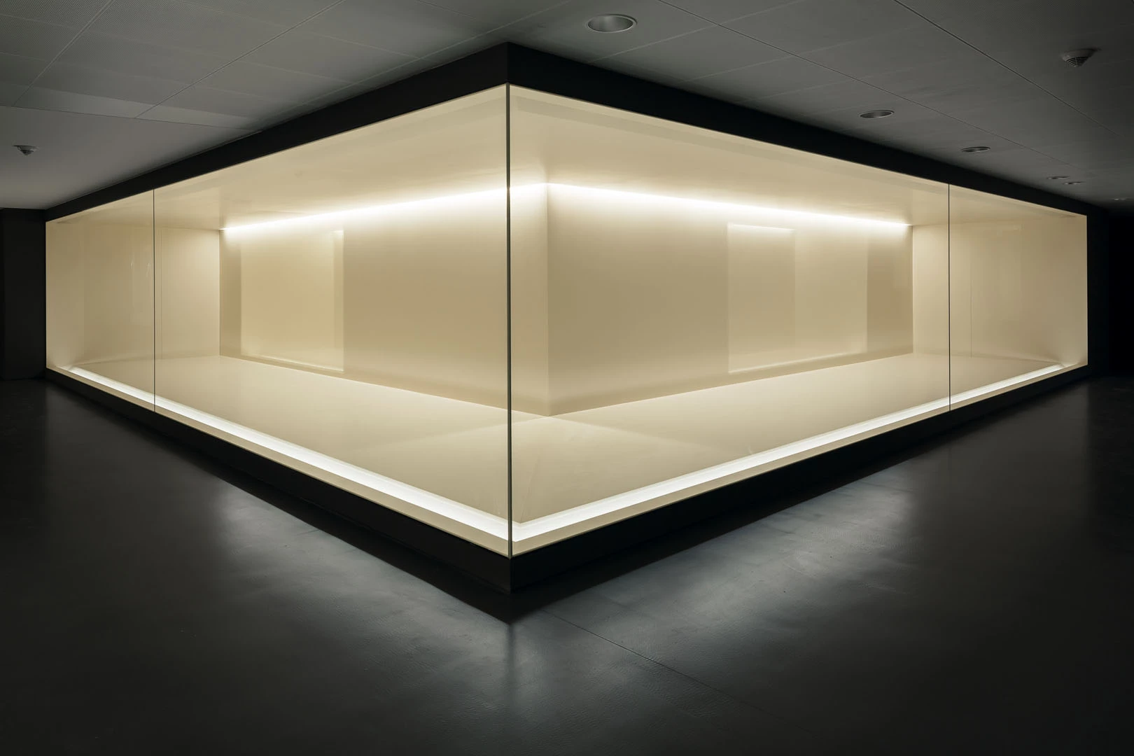 柏林应用艺术博物馆·灯光视觉与 KUEHN MALVEZZI 的展览设计-10