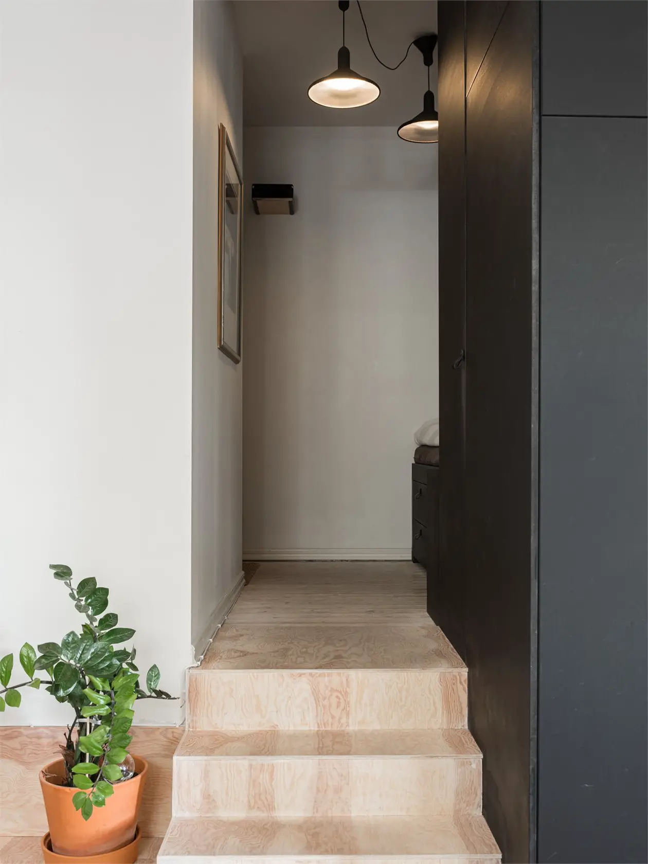 57m2 开放式公寓 | 极简黑厨房设计成为亮点-15