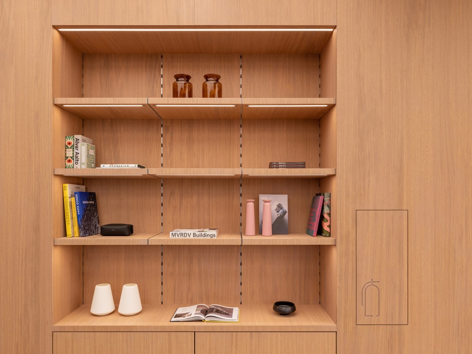 鹿特丹 NIO 蔚来中心——融入城市特色的电动汽车体验空间-39