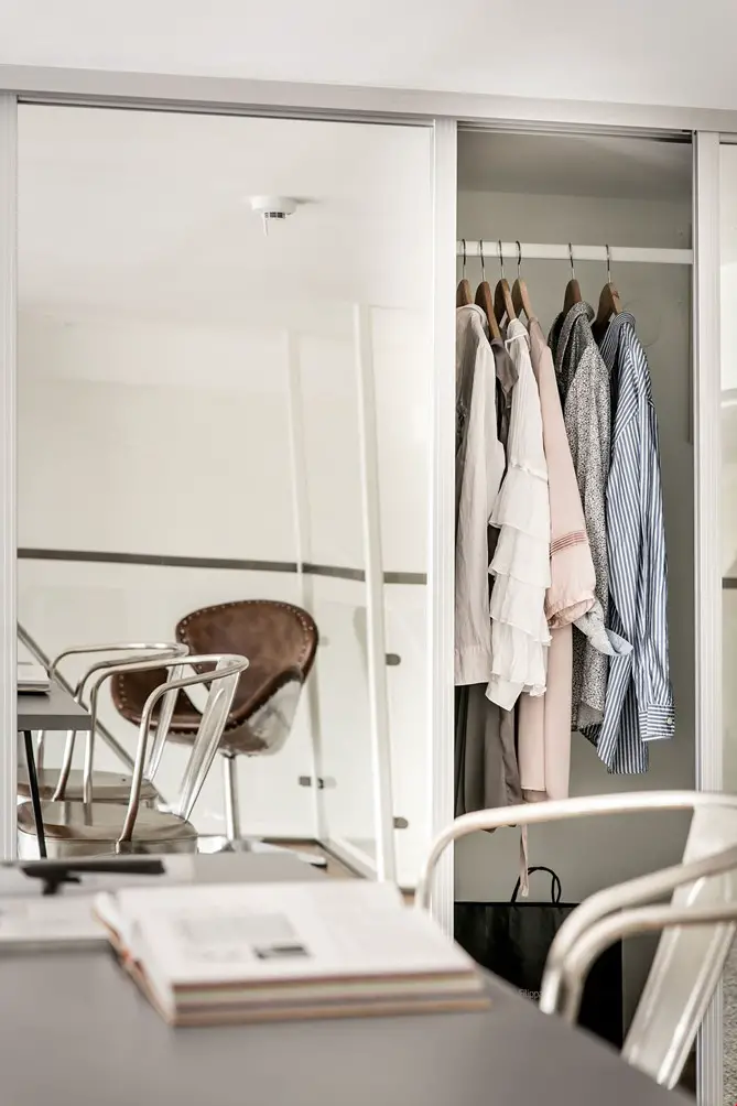 1907 年老建筑的现代重生 | 玻璃与白的完美融合-15