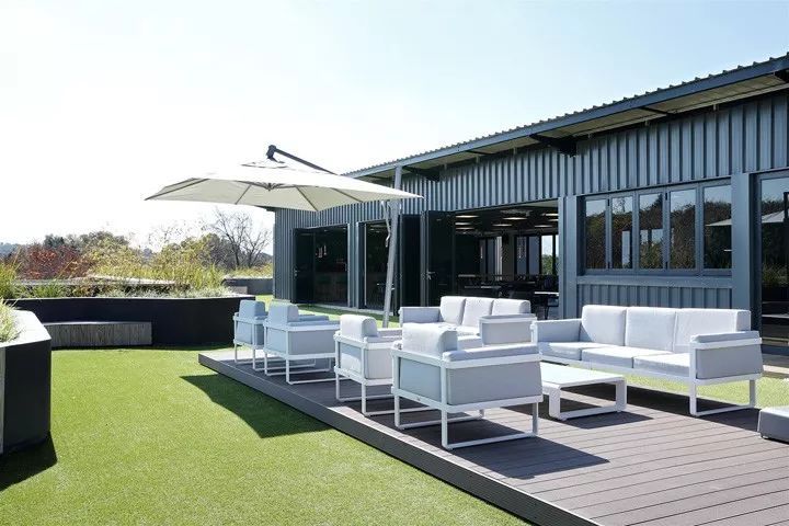 南非约翰内斯堡 Dynamic Technologies 办公室设计 | 活力四溢的多彩空间-30