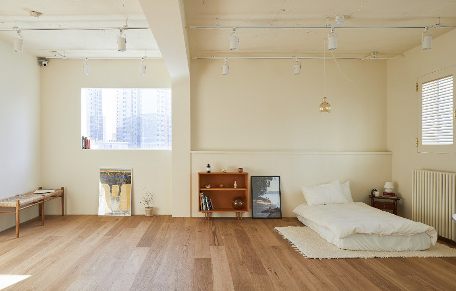 35 平简约设计工作室，展现白色与木纹之美-3