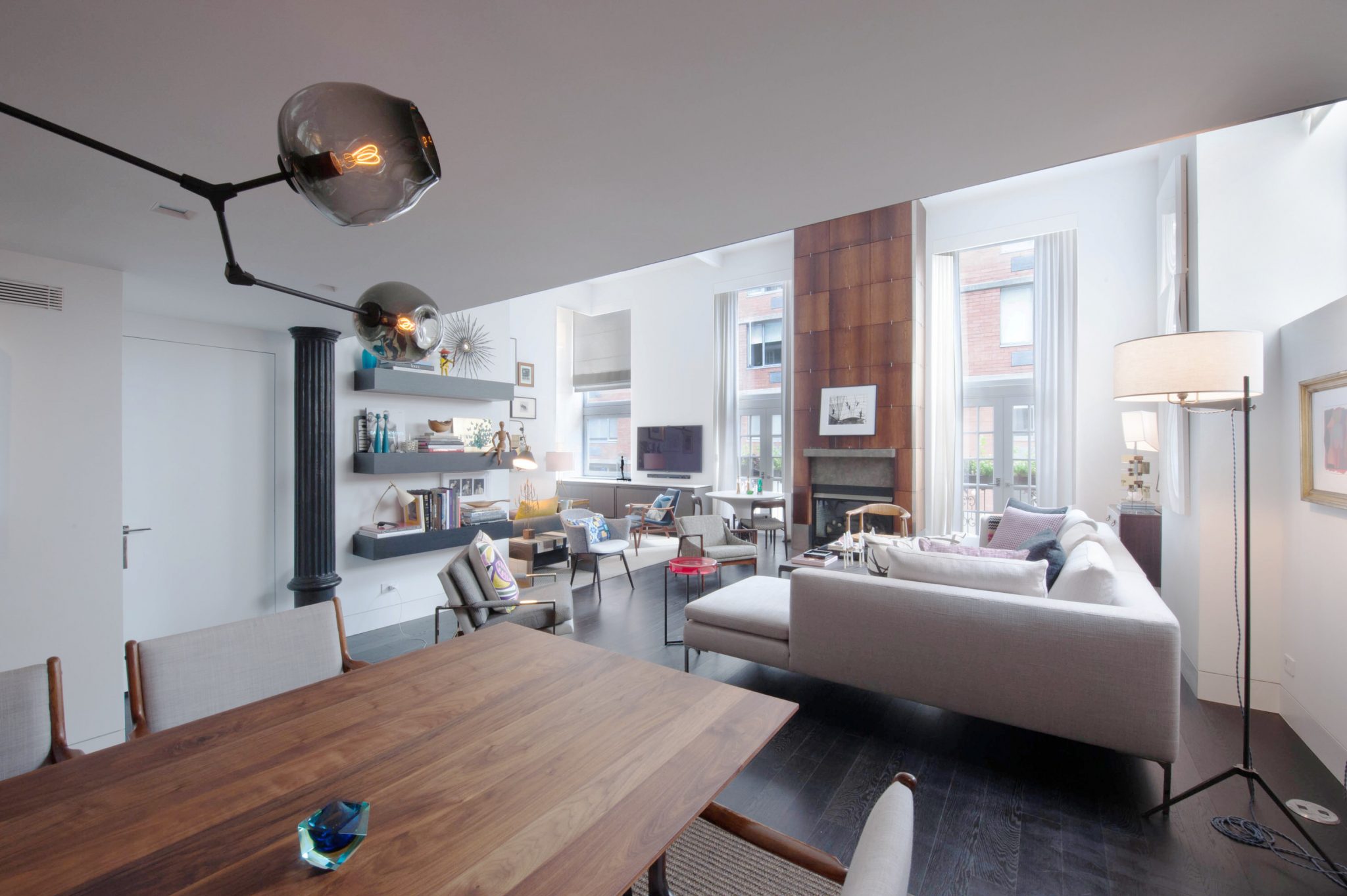 MRTA 打造现代艺术画廊般的切尔西复式公寓-15