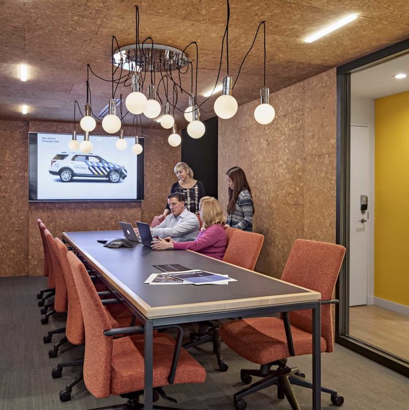 充充满创意点现代简约空间-7