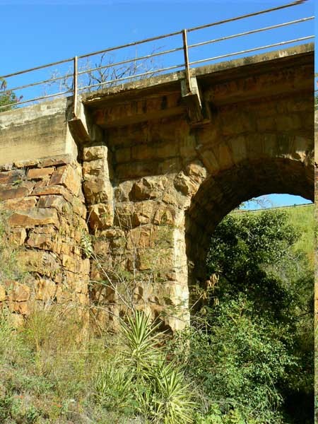 NZASM 东部线跨 Dwaalheuvel Spruit 的五拱桥丨南非丨WARREN and ROYCE-12