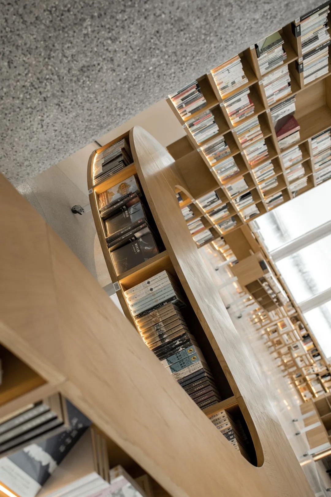 方庭书店 | 黑胶磁场中的艺术阅读空间-74