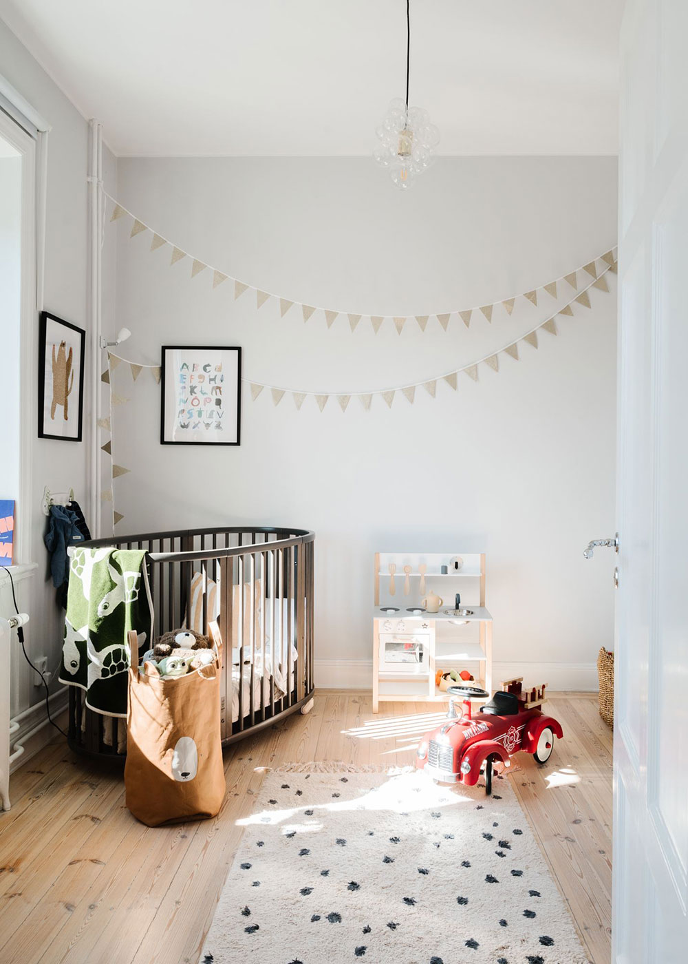 北欧风格瑞典公寓，温馨明亮的湾窗设计-17