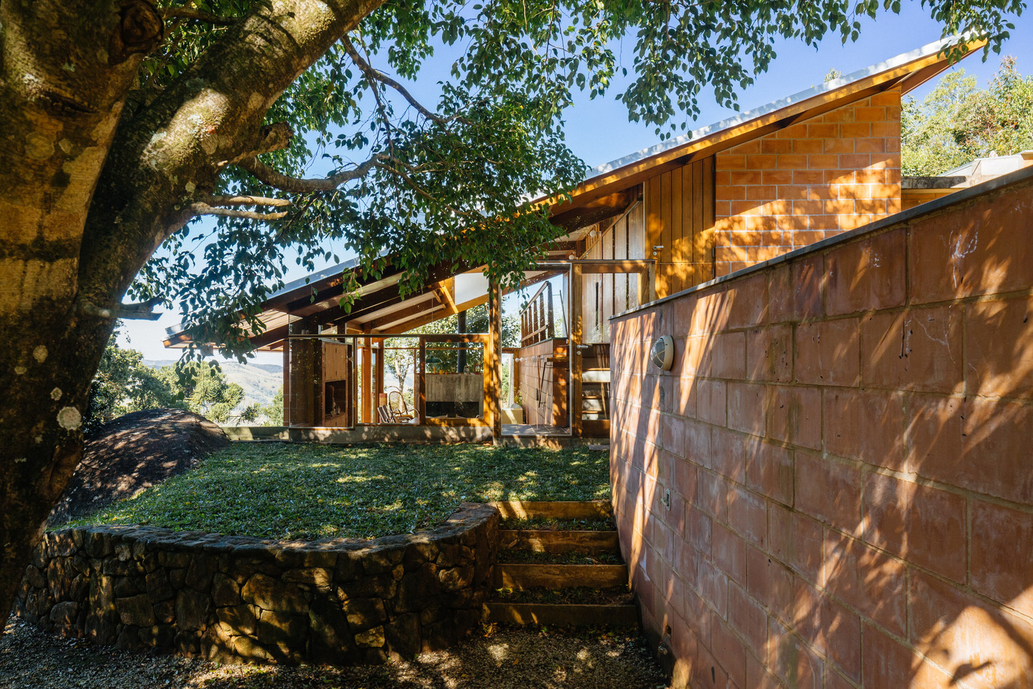 巴西半山坡住宅——自然与设计的完美融合-7