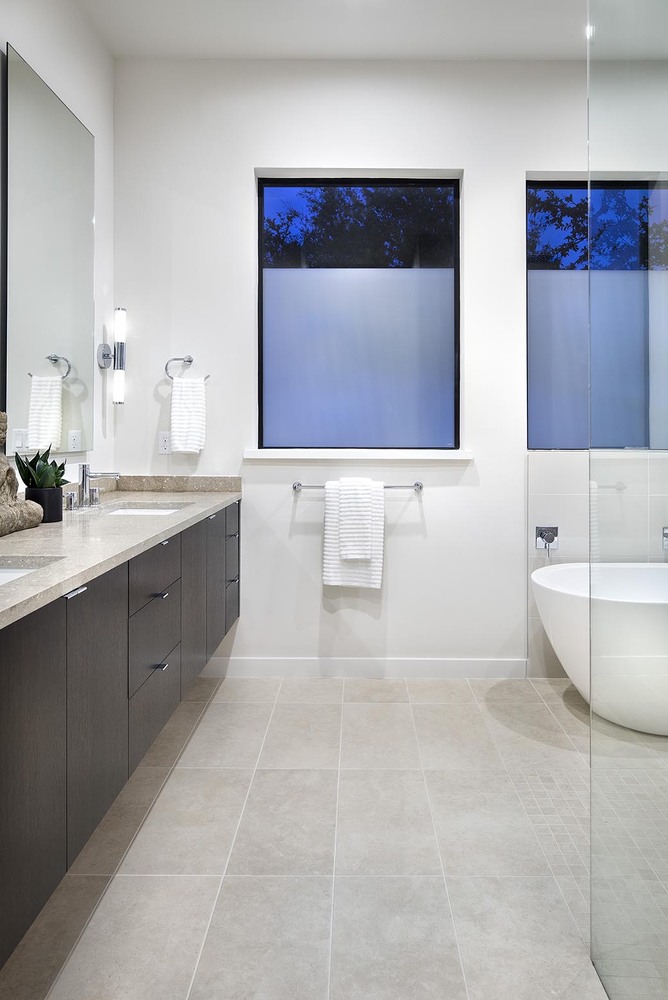 德州起伏山丘上的绿色现代豪华住宅-37