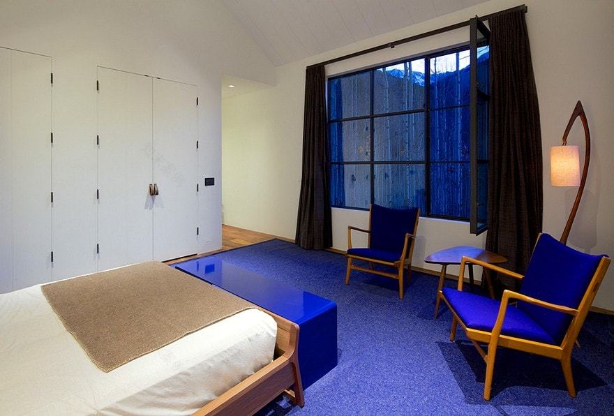 Cottage Black Provides a Retreat Within a Dense Aspen Grove-20