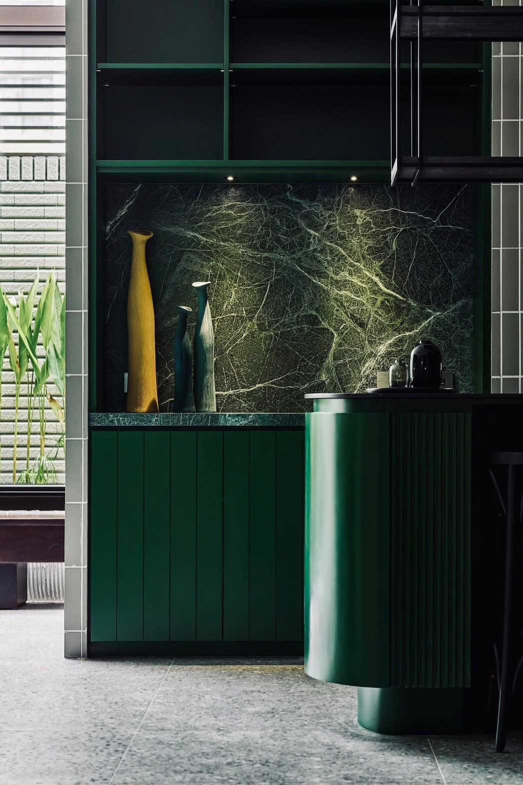 家装设计案例鉴赏——摩登复古感，玩味混搭经典美学-12