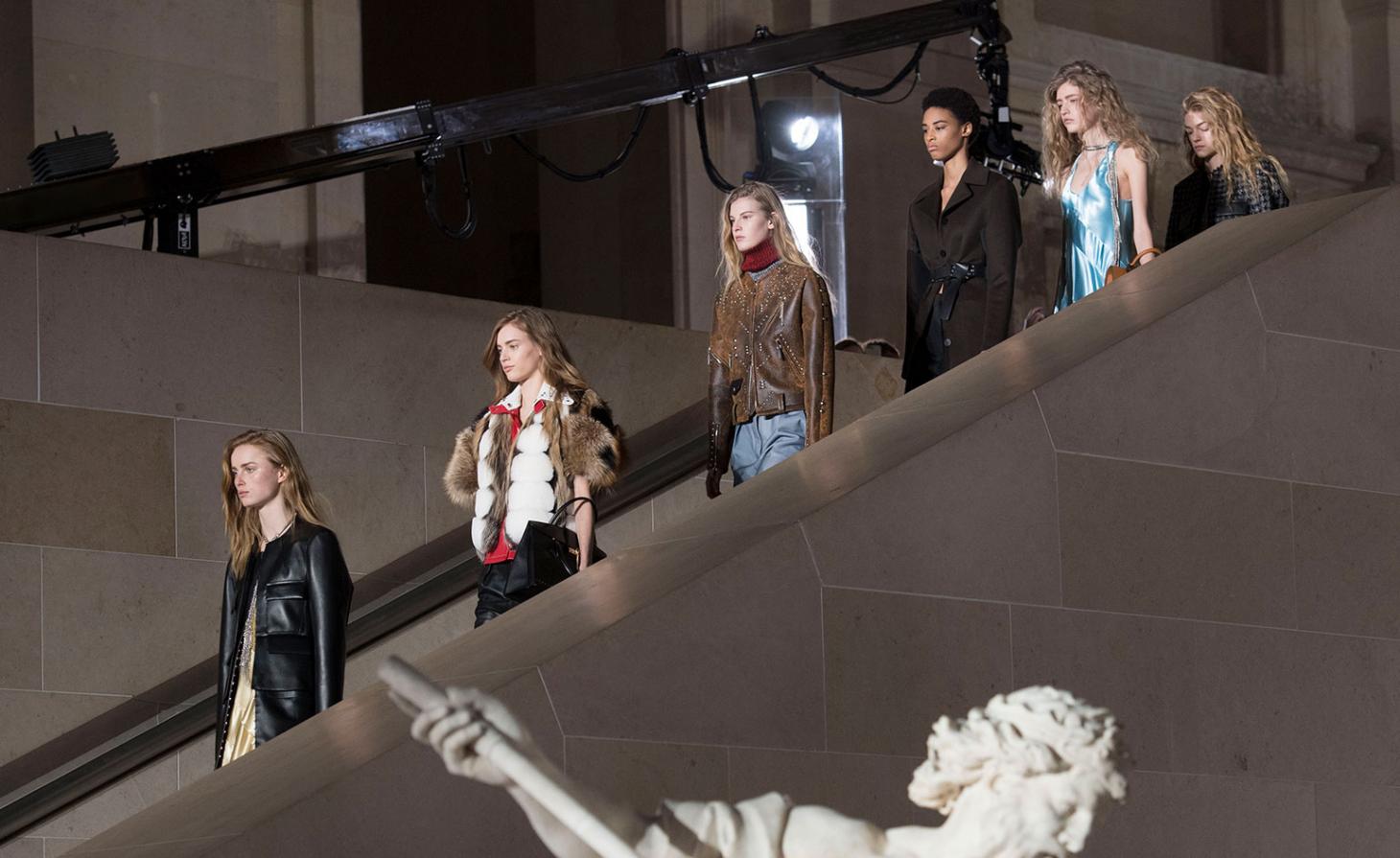 louis vuitton takes a trip to the louvre for aw 2017 womenswear-14