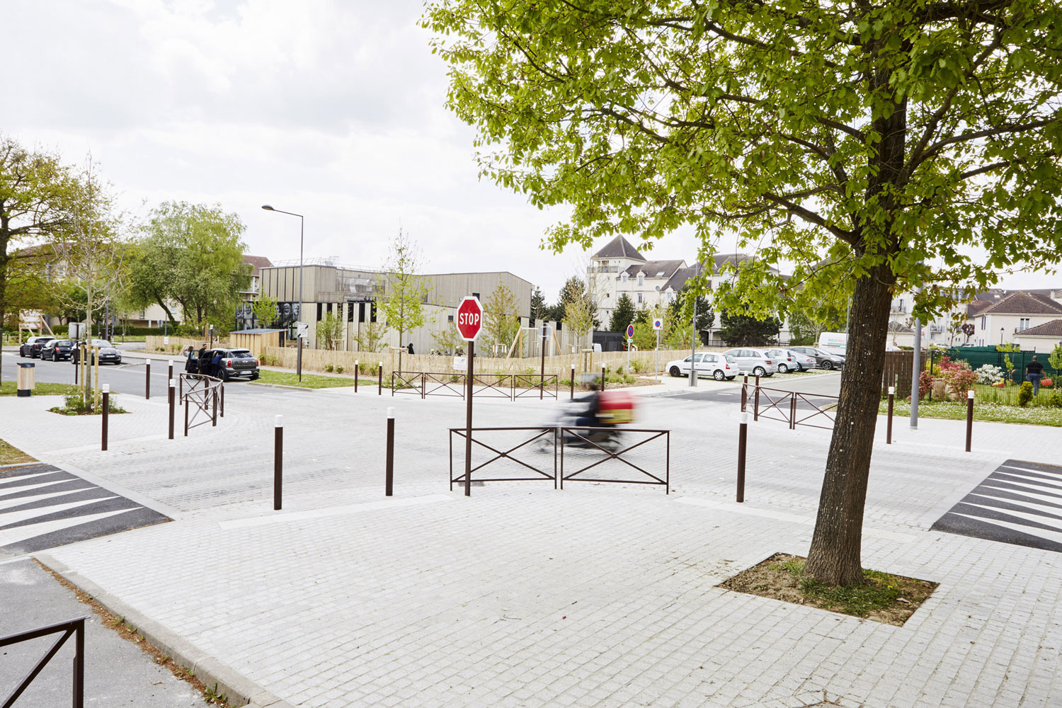 法国 Courdimanche 公园游乐场 | 绿意盎然的城市空间-18