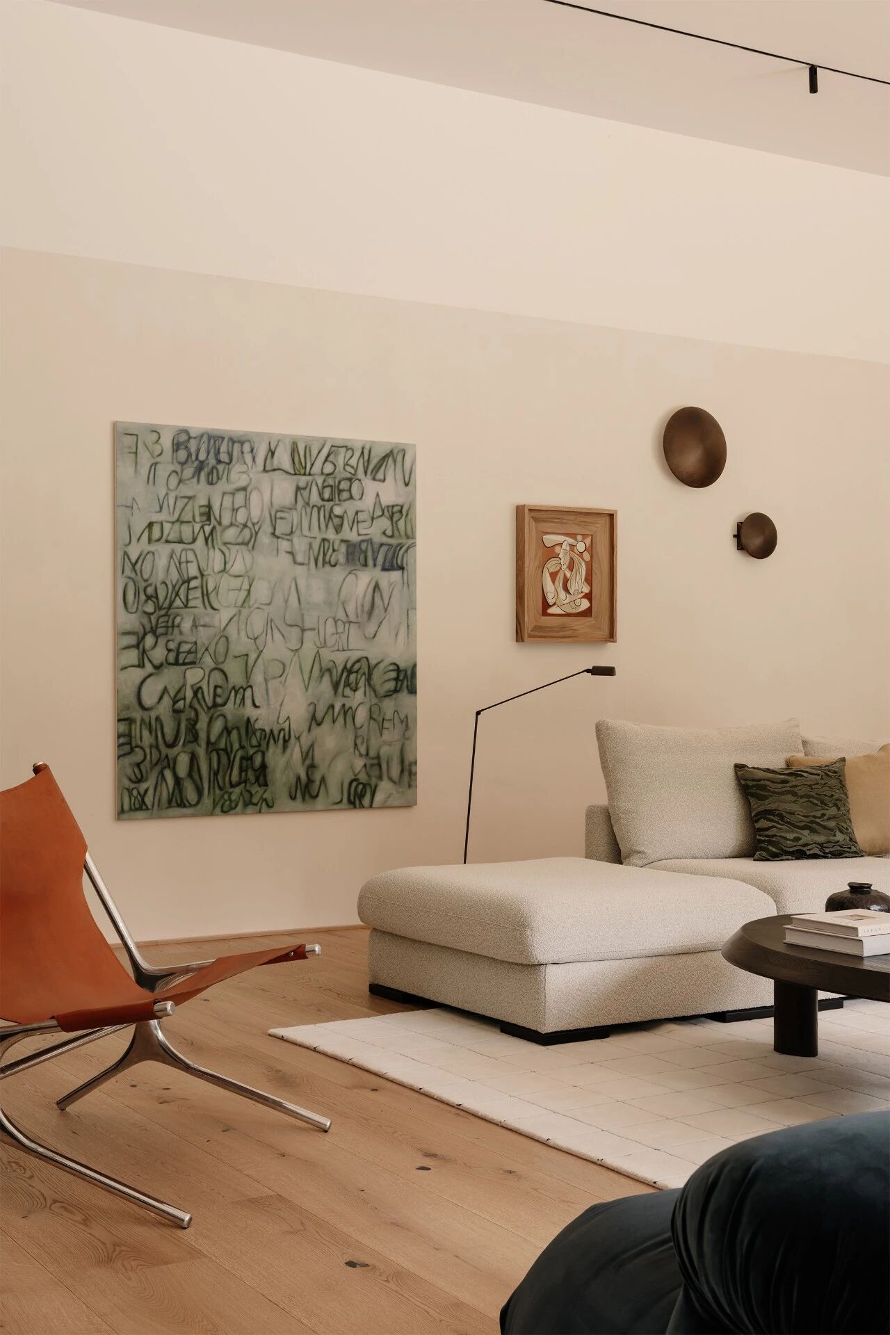 鸸鹋屋（注：EMU是鸸鹋，一种澳大利亚特有的鸟类，若这里的EMU有特殊含义，请提供更多背景信息以确保准确翻译） 丨华沙的工作室81.WAW-8