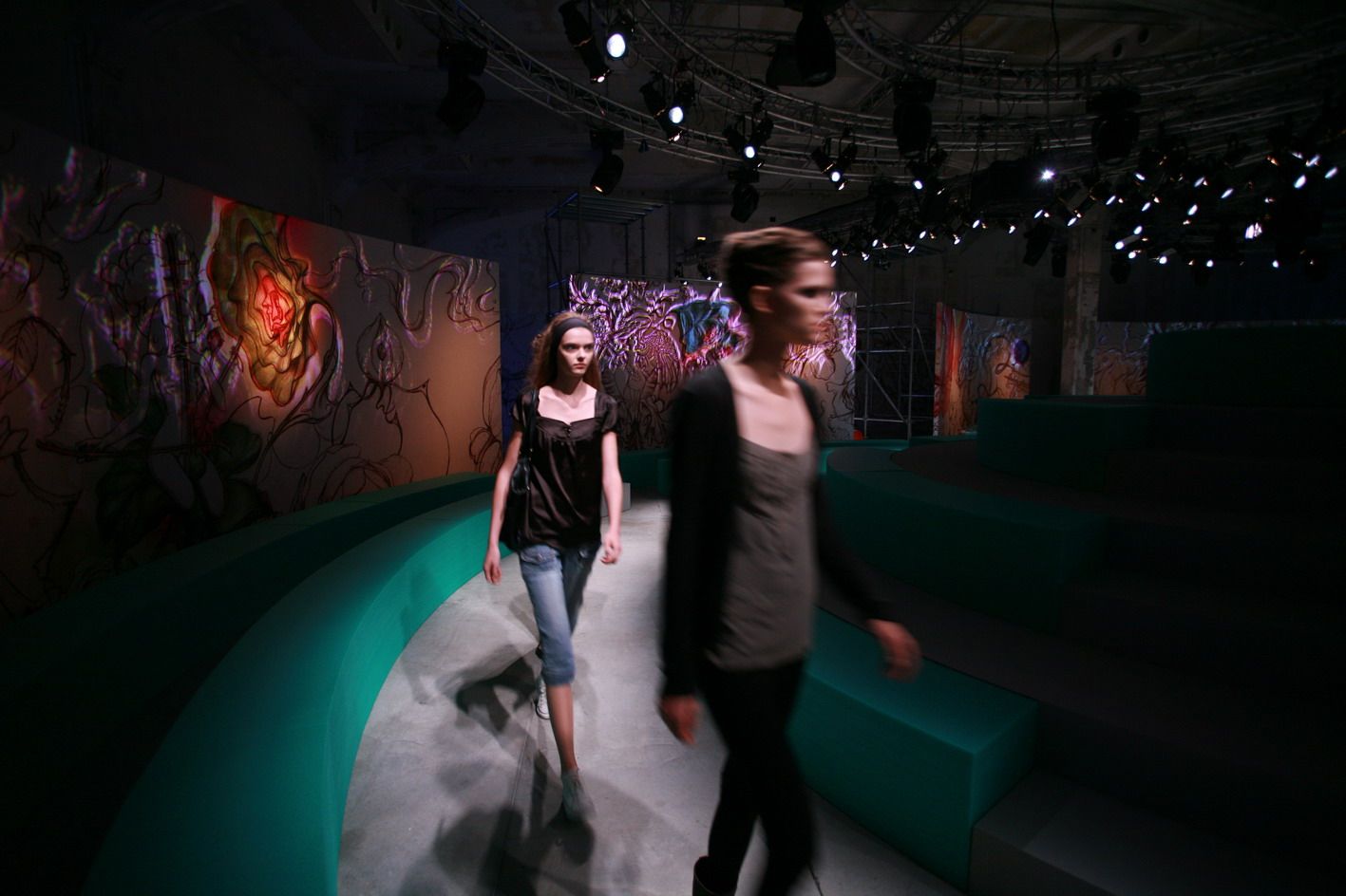 2008 春夏米兰 PRADA 秀场设计解读 | 四叶草舞台魅力-11