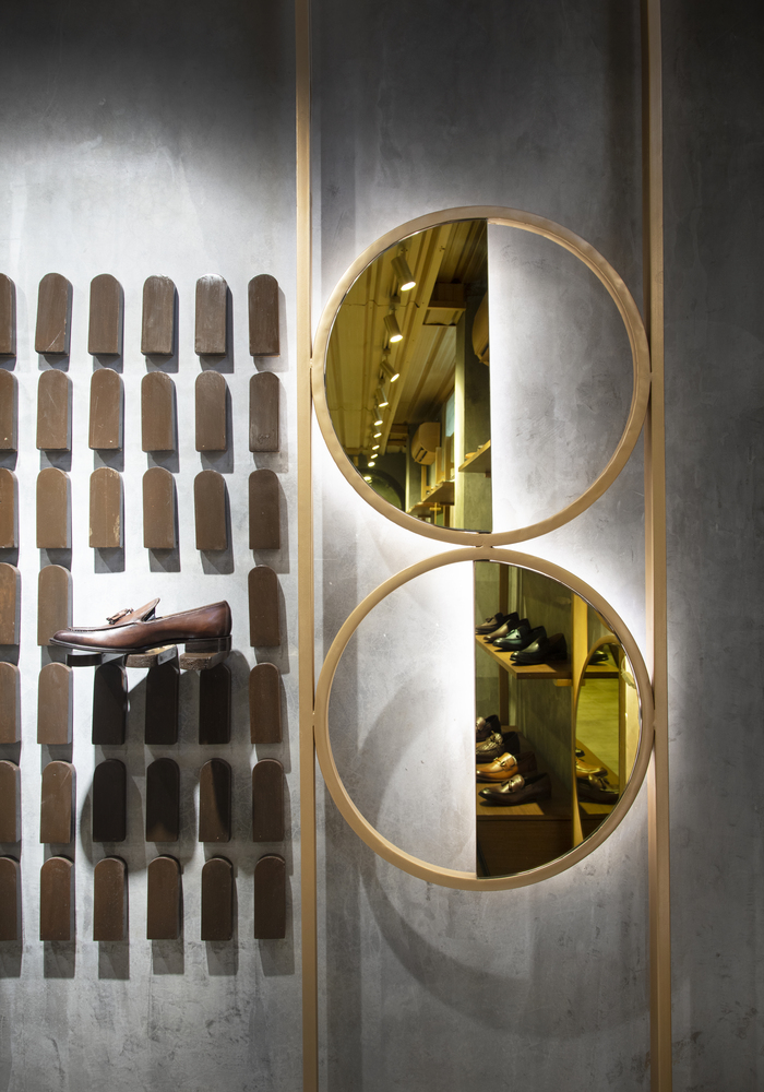 融合建筑美学的奢华鞋店设计-44