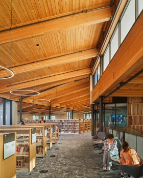 Lake Flato Architects evokes "feeling of being on a porch" at Texas library