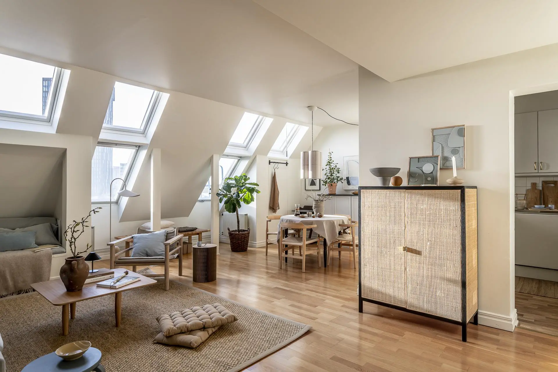 瑞典 1890 年老宅,75m2 明亮公寓的巧妙优化-4