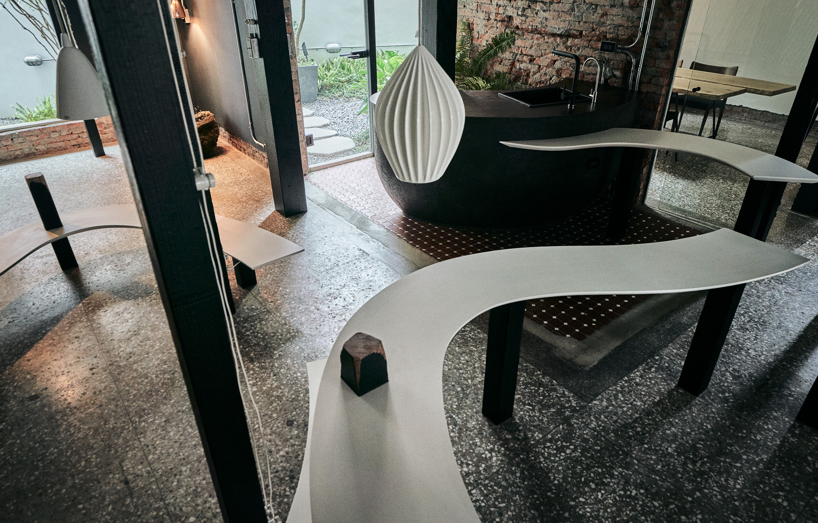 台北Original BTC灯具展厅设计丨中国台北丨合风苍飞设计+张育睿建筑师事务所-40