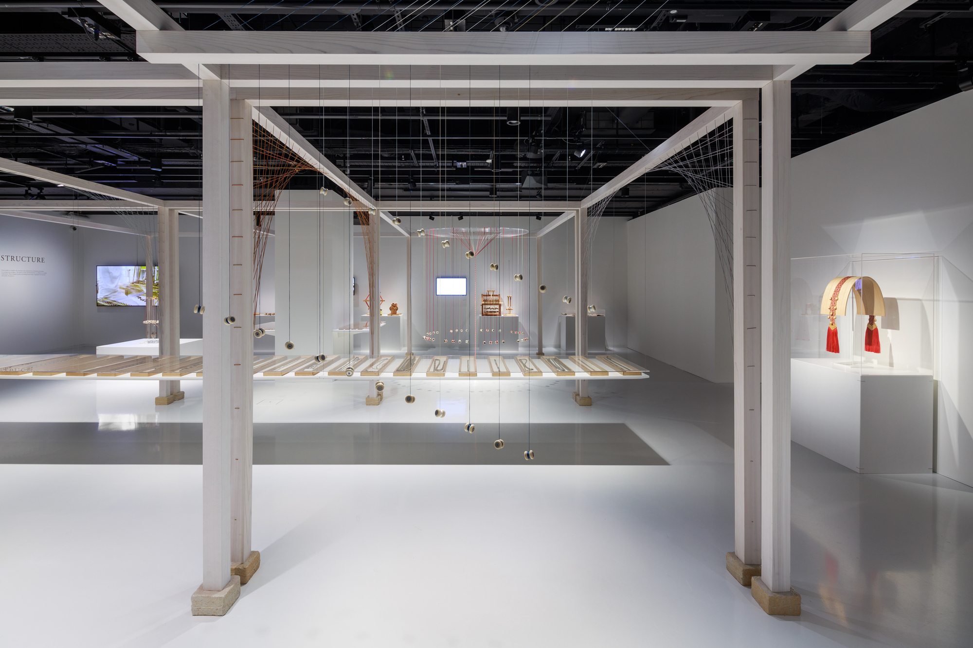 KUMIHIMO: Japanese Silk Braiding by DOMYO / Rei Mitsui Architects-30