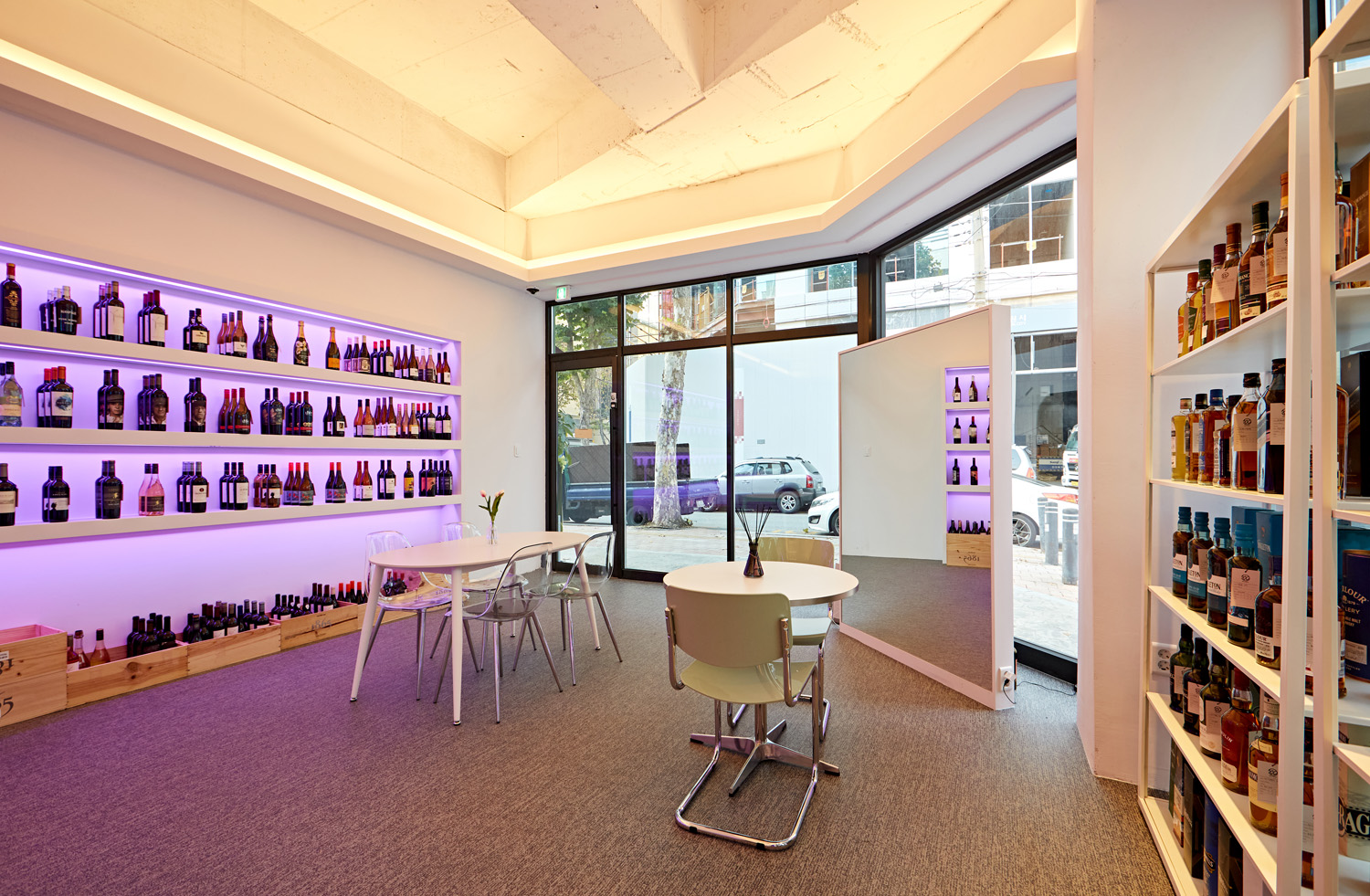 蓝色照明点亮 14 平小空间的室内设计-9