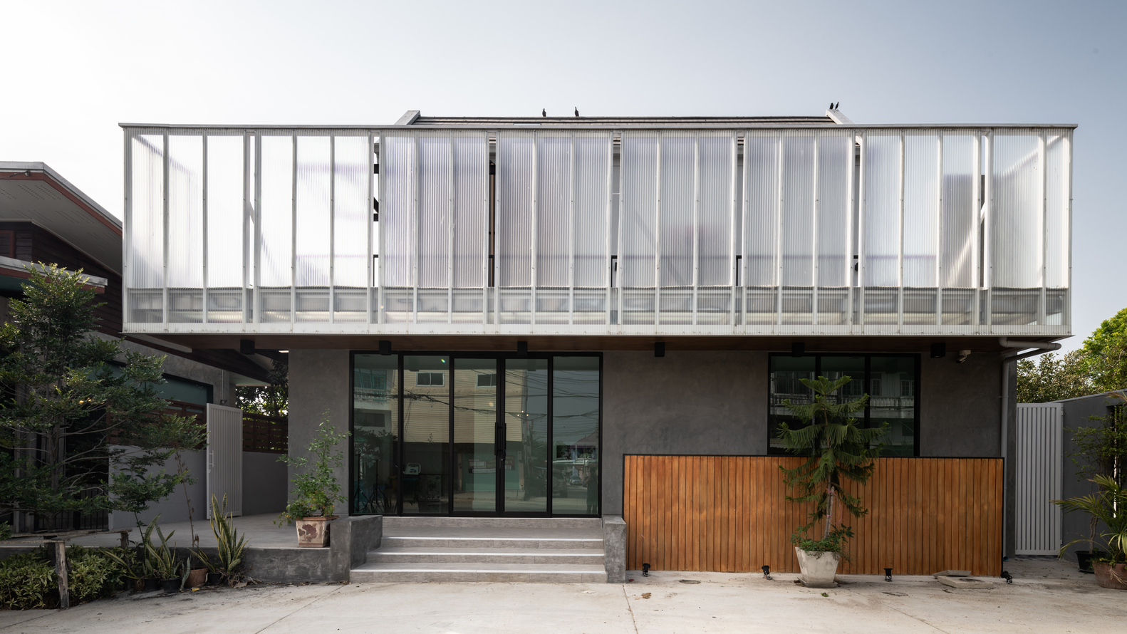 泰国 Petchaburi 私人住宅与诊所，和谐融入环境，功能与美学兼具-11