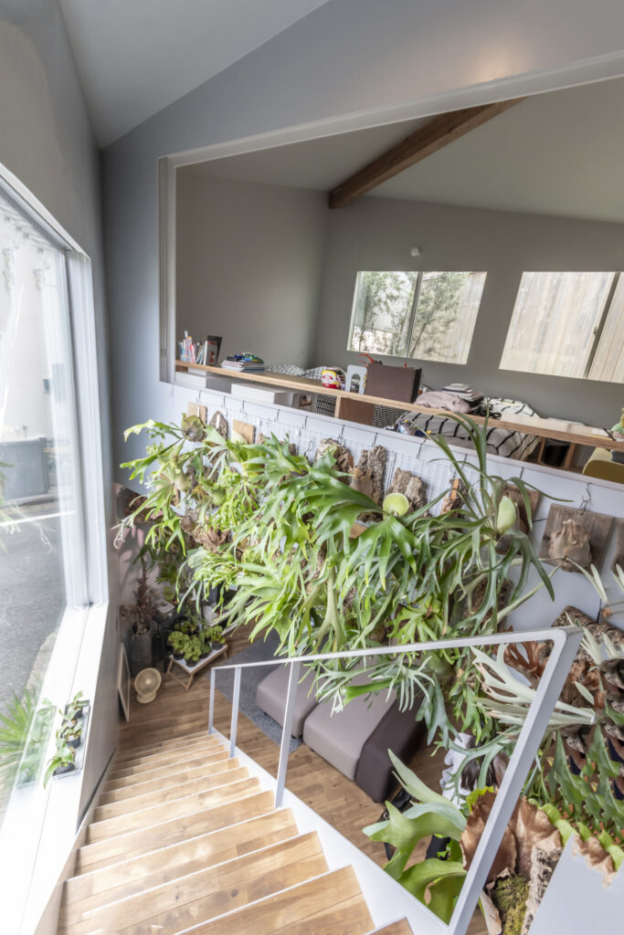 多くの緑とともに暮らす飽きの来ない家　ゆるやかにつながる空間と大きな開口でのびのびと暮らす | Architecture | 100%LiFE-14