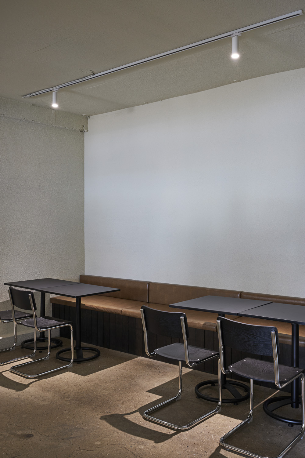 20 平米的现代简约咖啡厅设计-14