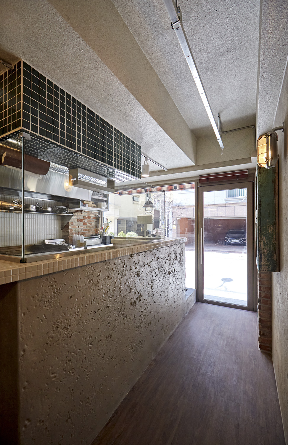 "现代简约餐厅设计 - 8 平米小空间的完美利用"-11