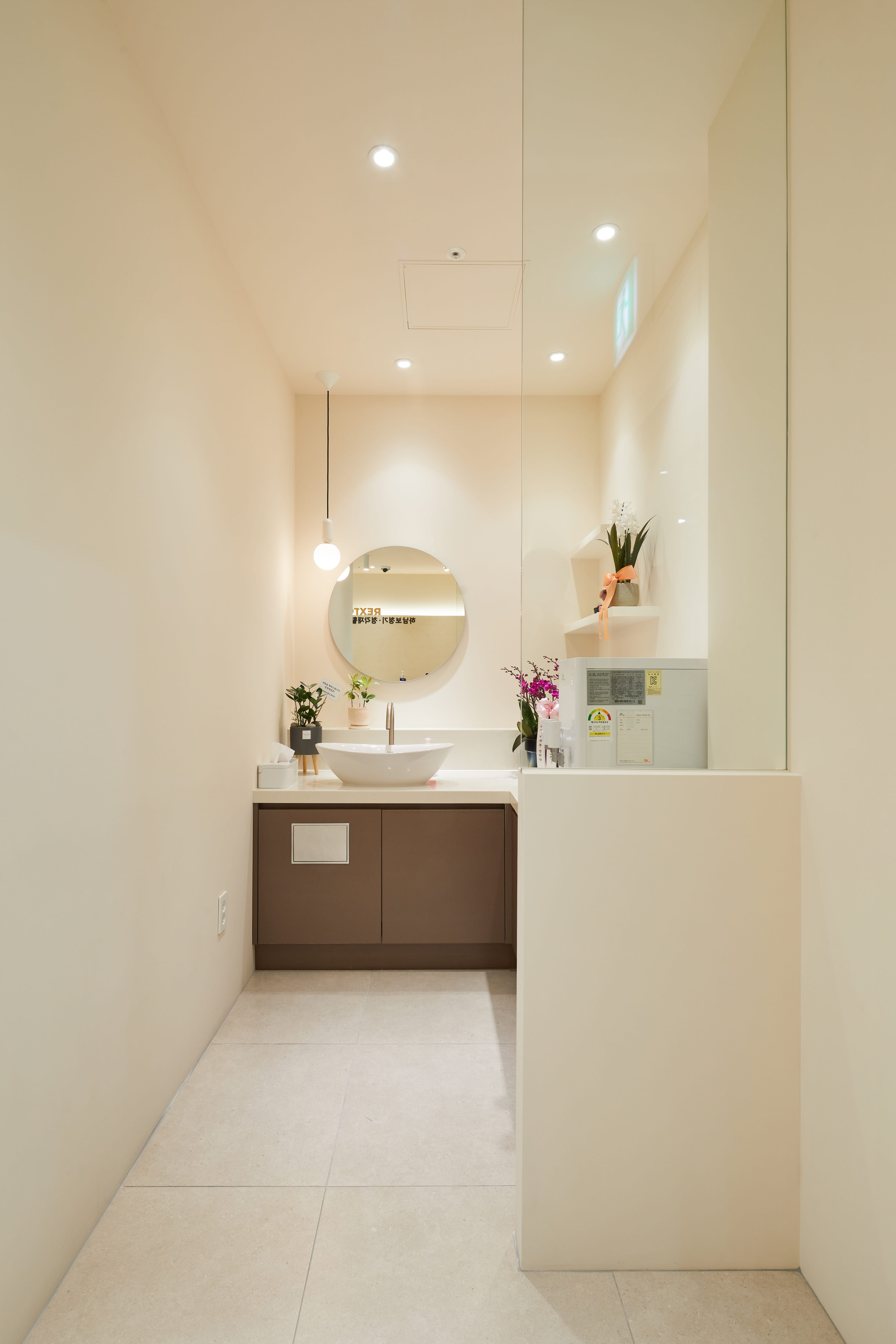 白色木纹 19 平米办公室，极简清新设计风潮-10