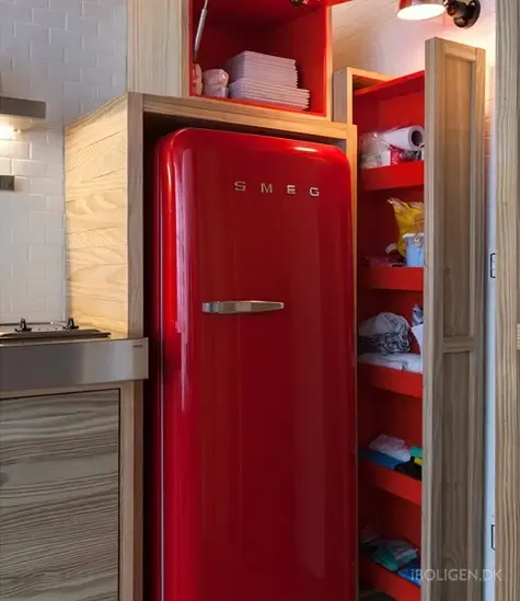 迷你复式公寓的炫目螺旋楼梯-5