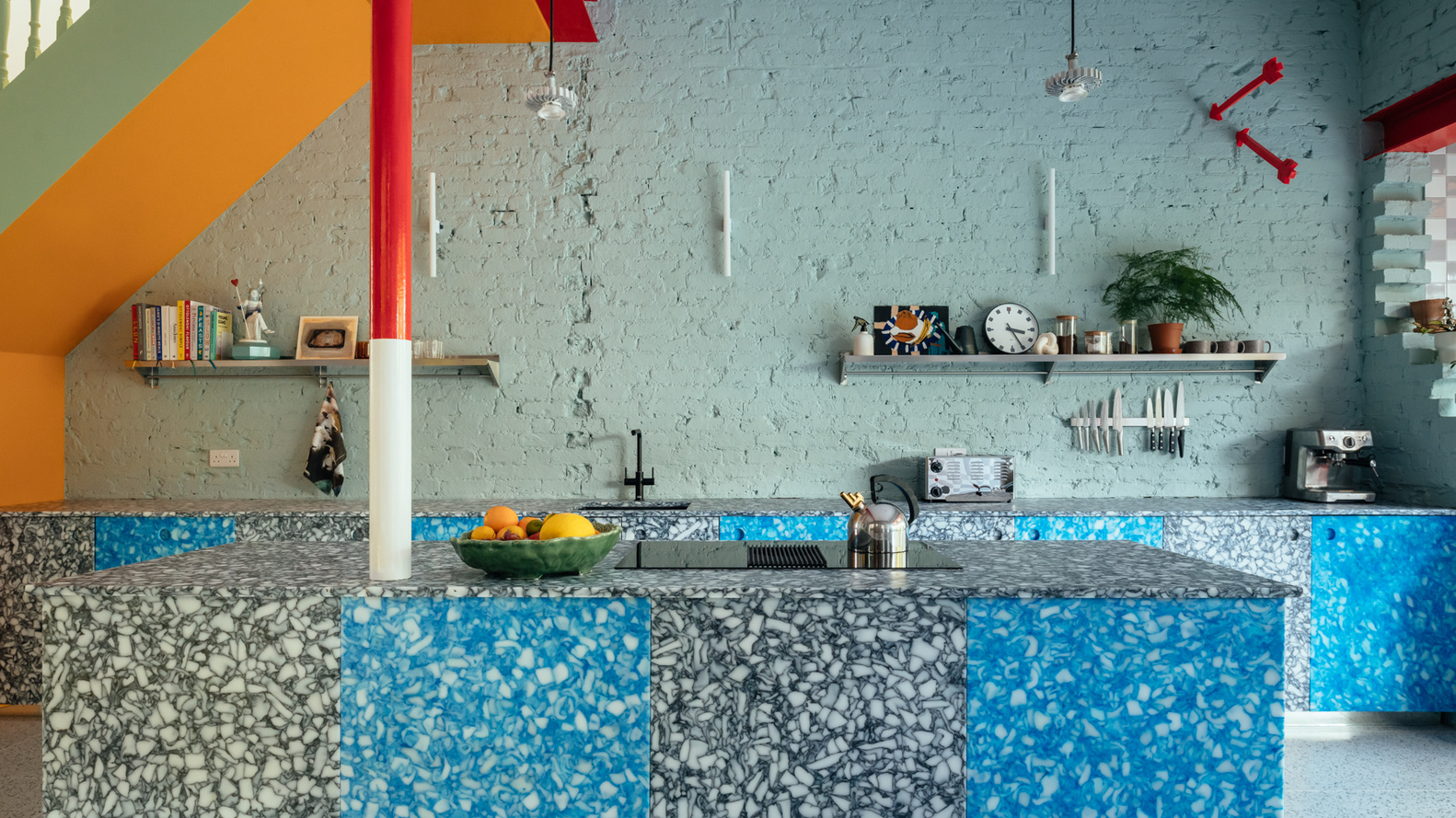 色彩斑斓的“山景房” · 英国伦敦的现代家庭住宅设计丨CAN-38