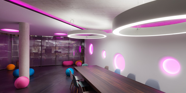 弗朗茨·克拉勒品牌南蒂罗尔地区奢侈品购物建筑设计-35