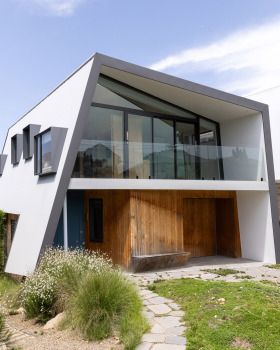 Playfair House / 43 North Architecture