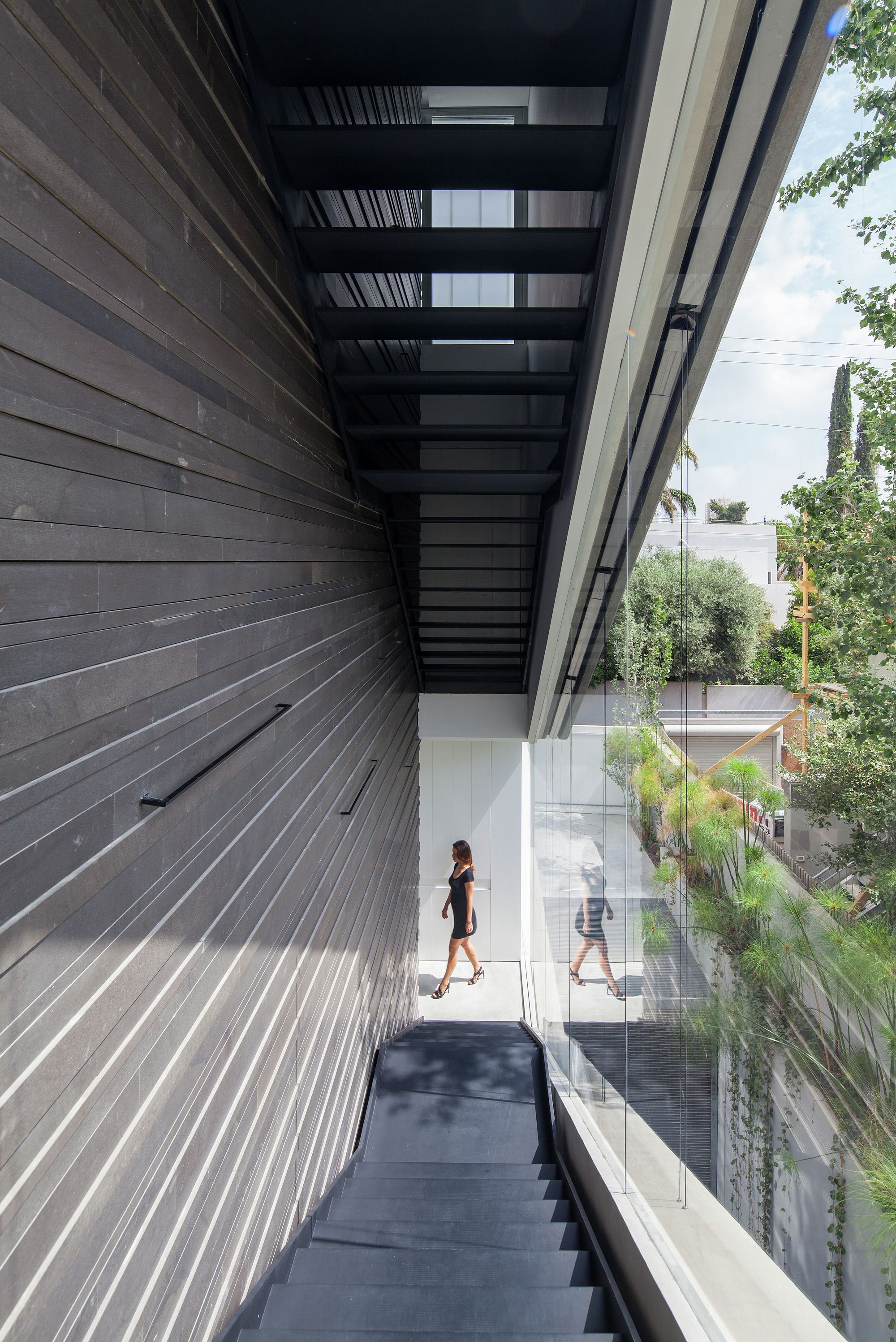 割裂与连接 | 混凝土与玻璃的共生之作-63