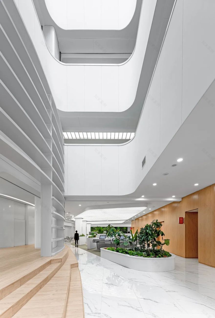 以空间色彩组织流线的市民中心设计-12